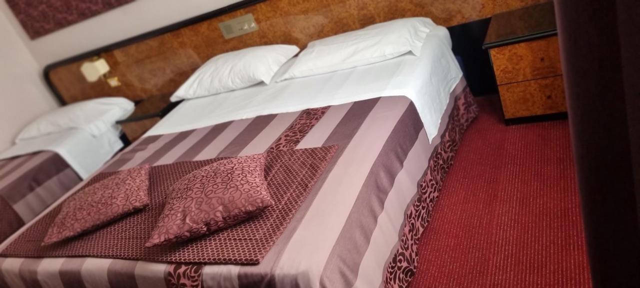 Hotel Villa Regina Margherita Ровиго Экстерьер фото