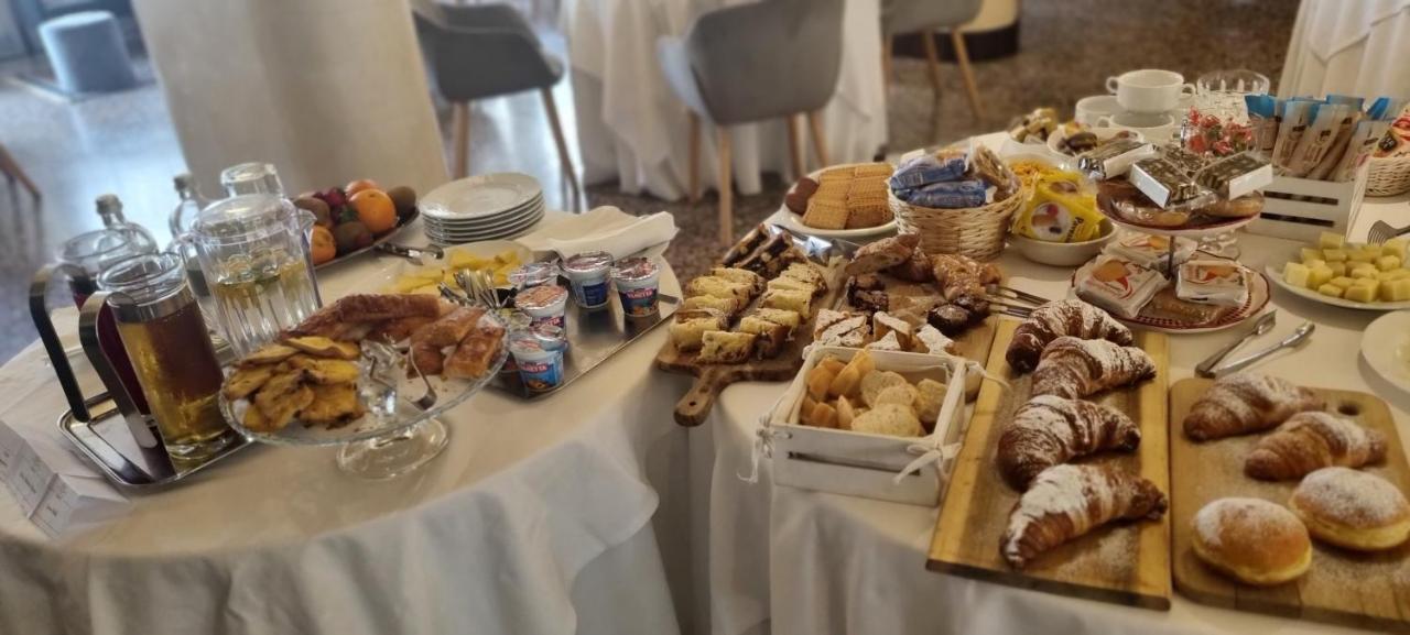 Hotel Villa Regina Margherita Ровиго Экстерьер фото