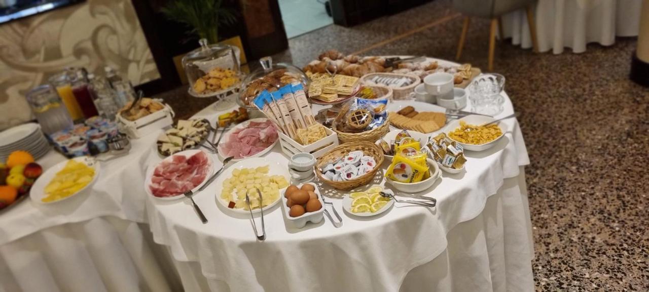 Hotel Villa Regina Margherita Ровиго Экстерьер фото