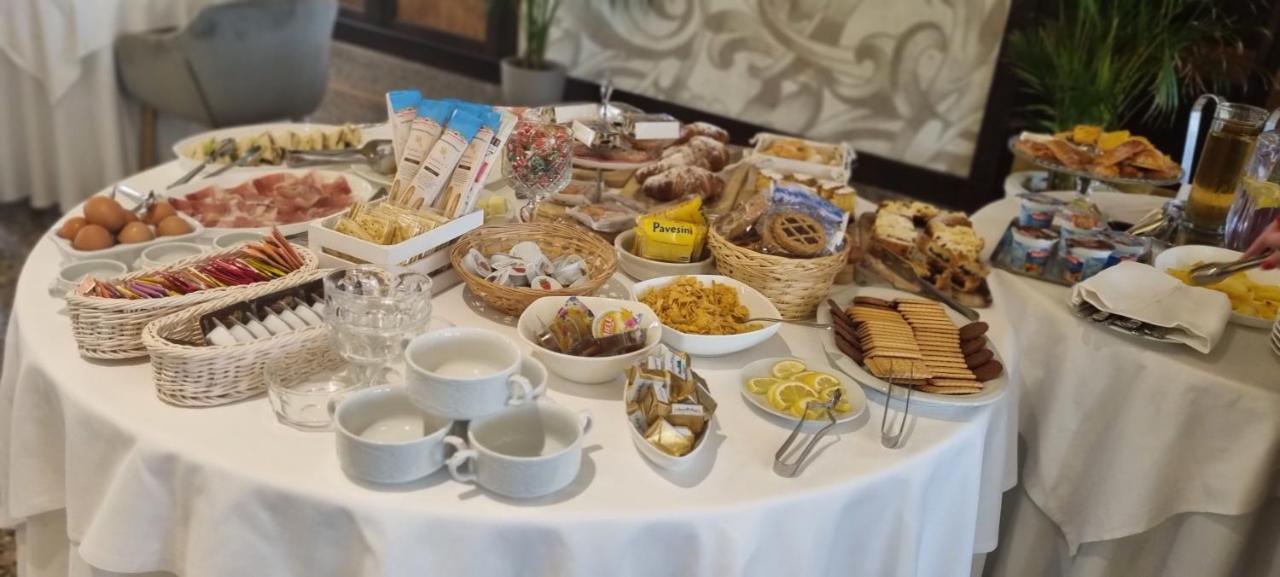 Hotel Villa Regina Margherita Ровиго Экстерьер фото