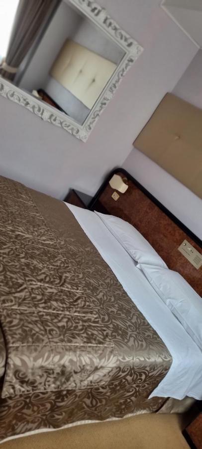 Hotel Villa Regina Margherita Ровиго Экстерьер фото