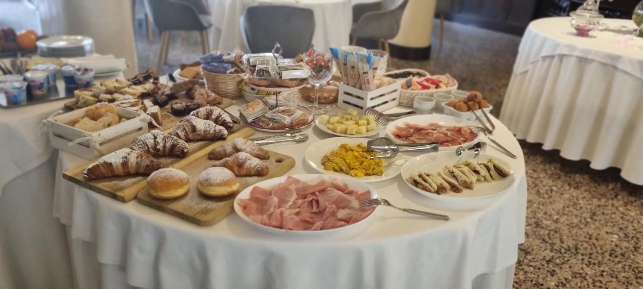 Hotel Villa Regina Margherita Ровиго Экстерьер фото
