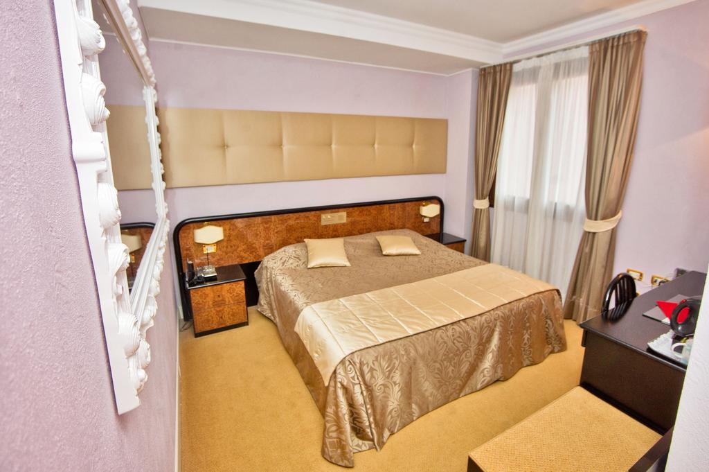 Hotel Villa Regina Margherita Ровиго Экстерьер фото