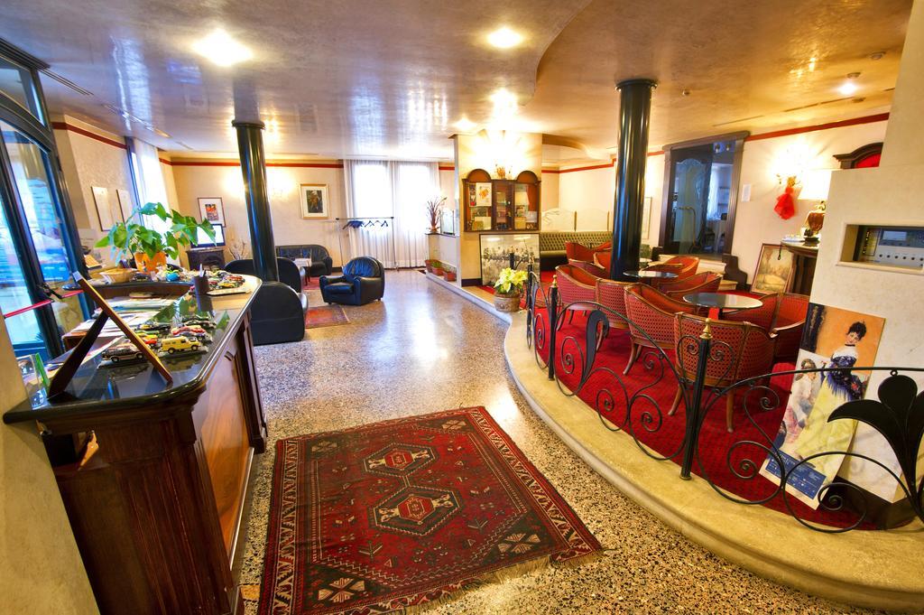 Hotel Villa Regina Margherita Ровиго Экстерьер фото