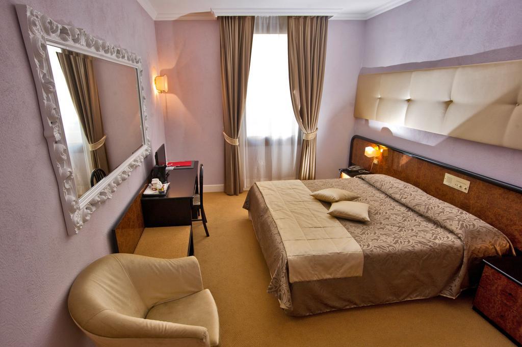 Hotel Villa Regina Margherita Ровиго Экстерьер фото
