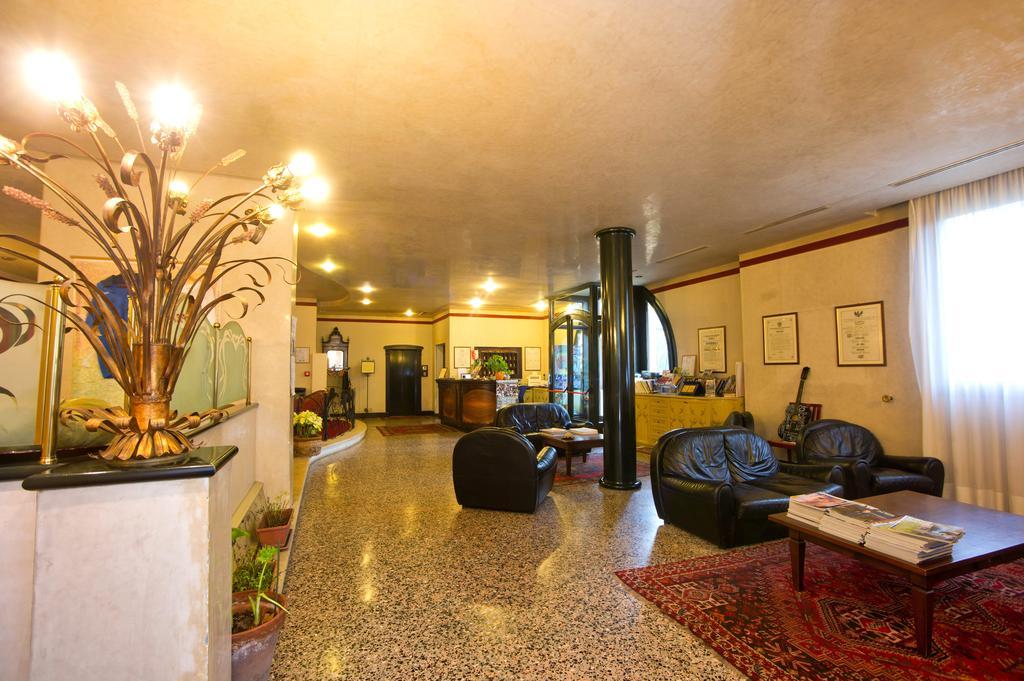 Hotel Villa Regina Margherita Ровиго Экстерьер фото